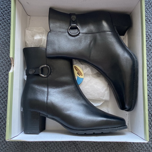 100% Leather Elegant Black Ankle Boots New with tags - Picture 2 of 8